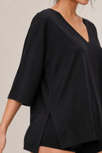 Ilva Set in Black, close-up of the side slit in the top